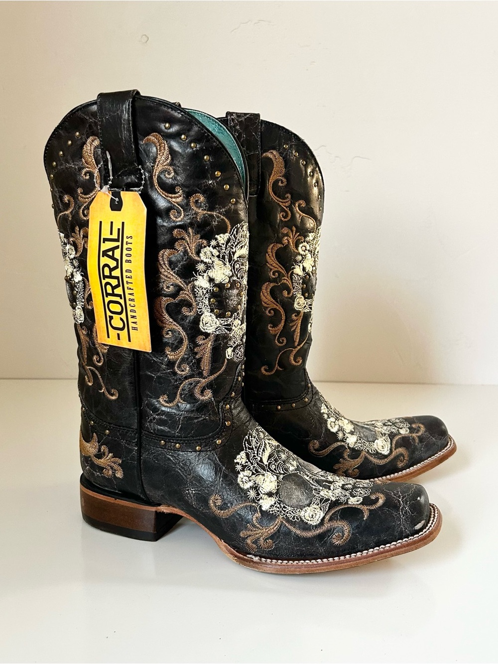 NEW! Corral Women’s Floral Skull Embroidered & Studs Squared Toe Western Boots